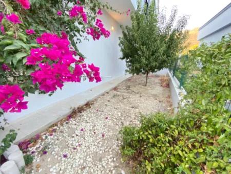 Ürkmez De Full Deniz Kelepir Villa Bahçeli Satılık 3+1 Villa