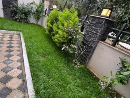 Özdere Orta Mahalle’de Denize Sıfır Site İçerisinde Eşyalı Satılık 3+1Villa