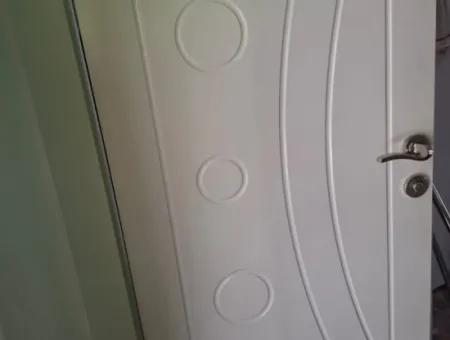 Özdere Orta Mahalle’de Denize Sıfır Site İçerisinde Eşyalı Satılık 3+1Villa