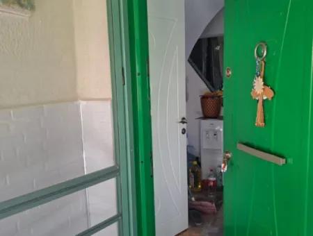 Özdere Orta Mahalle’de Denize Sıfır Site İçerisinde Eşyalı Satılık 3+1Villa