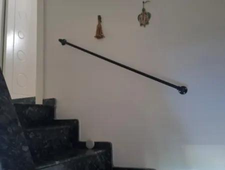 Özdere Orta Mahalle’de Denize Sıfır Site İçerisinde Eşyalı Satılık 3+1Villa