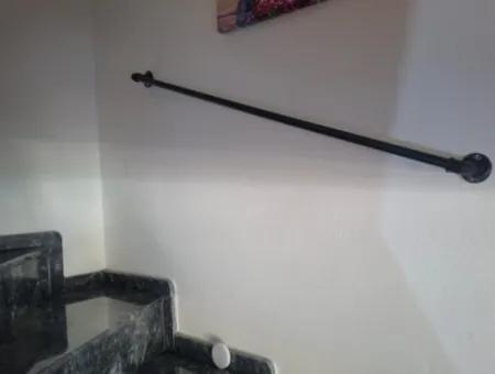 Özdere Orta Mahalle’de Denize Sıfır Site İçerisinde Eşyalı Satılık 3+1Villa