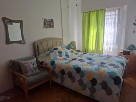 Özdere Orta Mahalle’de Denize Sıfır Site İçerisinde Eşyalı Satılık 3+1Villa