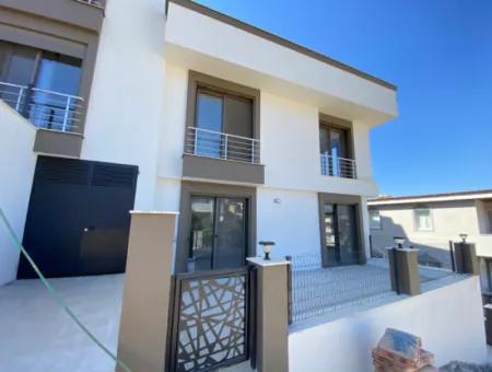 Seferihisar Ürkmez De Full Deniz Bahçeli Satılık 2+1 Villa