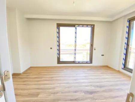 Seferihisar Ürkmez De Full Deniz Bahçeli Satılık 2+1 Villa