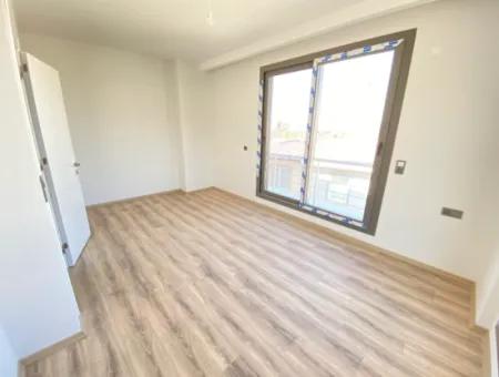 Seferihisar Ürkmez De Full Deniz Bahçeli Satılık 2+1 Villa