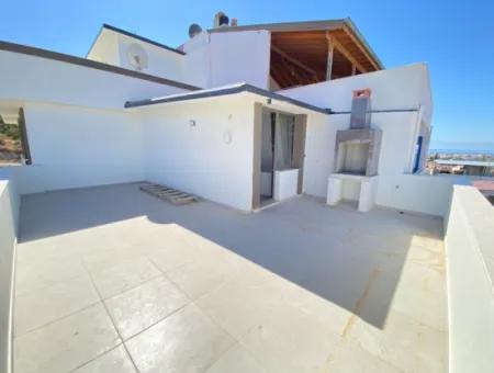 Seferihisar Ürkmez De Full Deniz Bahçeli Satılık 2+1 Villa