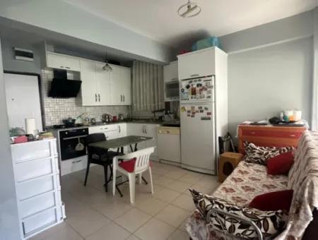 Özdere'de Sahile Sıfır Konumda Geniş Bahçeli Villa