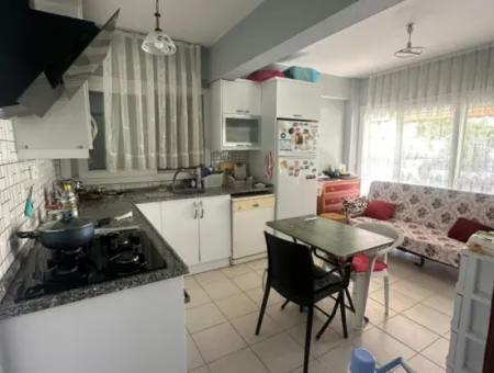 Özdere'de Sahile Sıfır Konumda Geniş Bahçeli Villa
