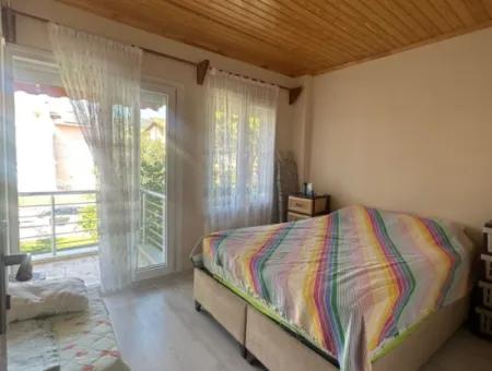 Özdere'de Sahile Sıfır Konumda Geniş Bahçeli Villa
