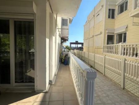 Özdere'de Sahile Sıfır Konumda Geniş Bahçeli Villa