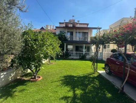 Özdere'de Sahile Sıfır Konumda Geniş Bahçeli Villa