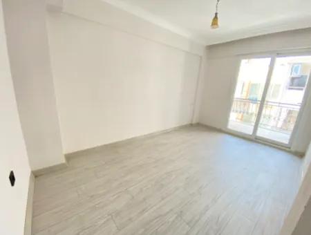 Ürkmez Merkez'de Plaja 100M Satılık 2+1 Uygun Yatırımlık Daire