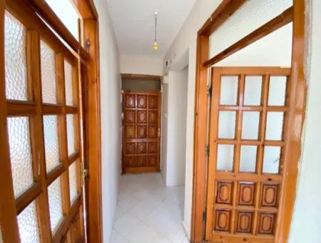 Ürkmez De Ana Cadde Üzeri Önü Açık Manzaralı Kiralık 2+1 Daire