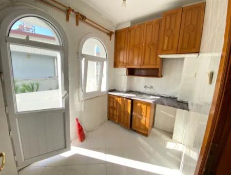 Ürkmez De Ana Cadde Üzeri Önü Açık Manzaralı Kiralık 2+1 Daire