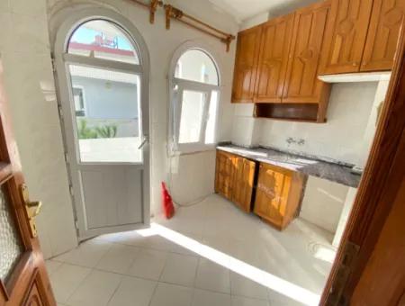 Ürkmez De Ana Cadde Üzeri Önü Açık Manzaralı Kiralık 2+1 Daire
