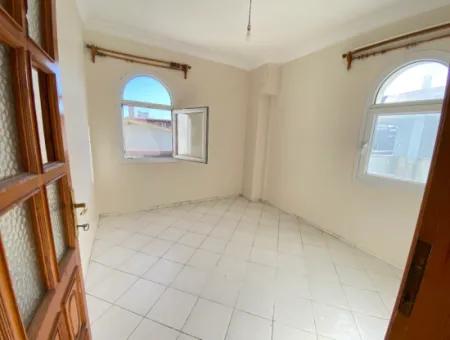 Ürkmez De Ana Cadde Üzeri Önü Açık Manzaralı Kiralık 2+1 Daire