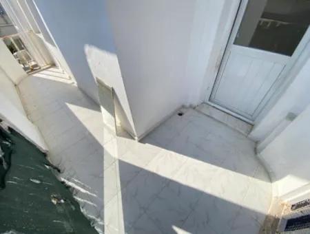 Ürkmez De Ana Cadde Üzeri Önü Açık Manzaralı Kiralık 2+1 Daire