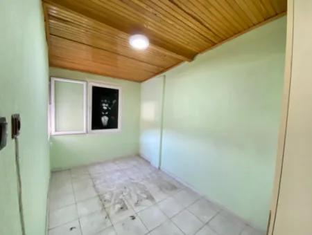 Ürkmez De Deniz Tarafınde Alışveriş Yakın Kiralık 1+1 Daire