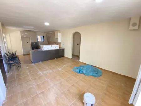 Ürkmez De Deniz Tarafında Giriş Katı Kiralık 2+1 Daire