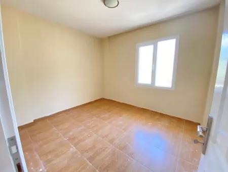 Ürkmez De Deniz Tarafında Giriş Katı Kiralık 2+1 Daire