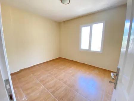 Ürkmez De Deniz Tarafında Giriş Katı Kiralık 2+1 Daire