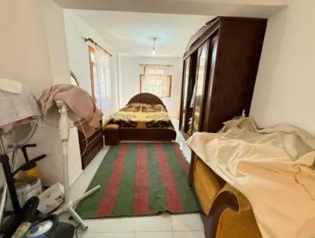 Ürkmez Merkezi Konumda Deniz Tarafında Denize Satılık 3+1 Daire