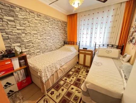 Seferihisar Ürkmez De Çarşı Merkezinde Denize 100Mt Satılık 2+1 Daire