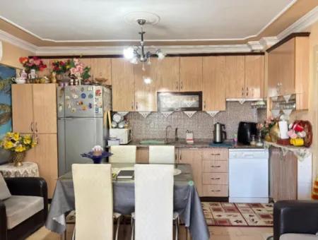 Seferihisar Ürkmez De Çarşı Merkezinde Denize 100Mt Satılık 2+1 Daire