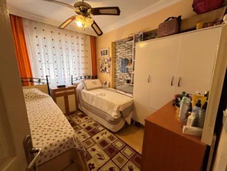 Seferihisar Ürkmez De Çarşı Merkezinde Denize 100Mt Satılık 2+1 Daire
