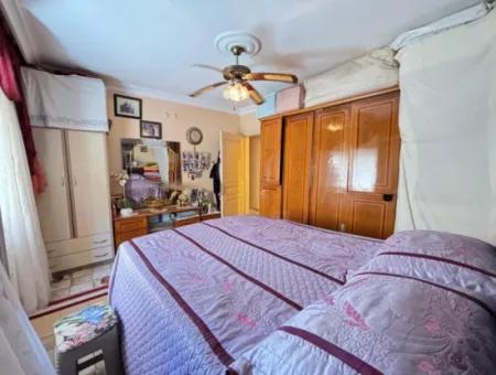 Seferihisar Ürkmez De Çarşı Merkezinde Denize 100Mt Satılık 2+1 Daire
