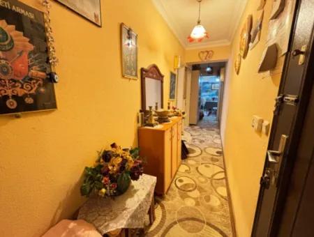 Seferihisar Ürkmez De Çarşı Merkezinde Denize 100Mt Satılık 2+1 Daire