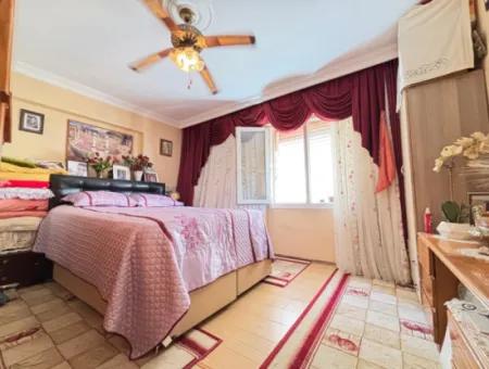 Seferihisar Ürkmez De Çarşı Merkezinde Denize 100Mt Satılık 2+1 Daire