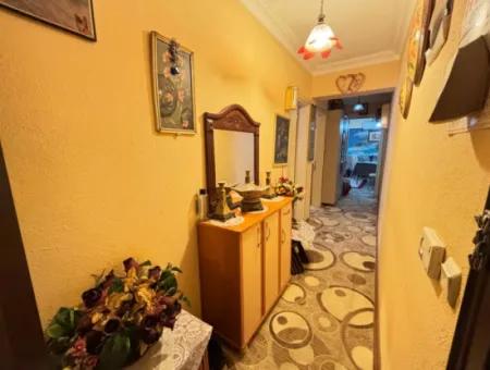 Seferihisar Ürkmez De Çarşı Merkezinde Denize 100Mt Satılık 2+1 Daire