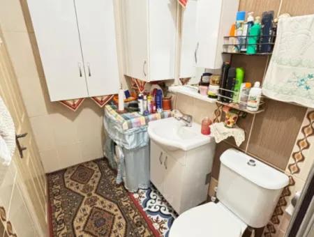 Seferihisar Ürkmez De Çarşı Merkezinde Denize 100Mt Satılık 2+1 Daire