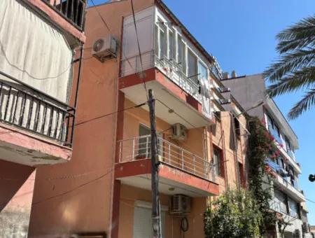 Seferihisar Ürkmez De Çarşı Merkezinde Denize 100Mt Satılık 2+1 Daire