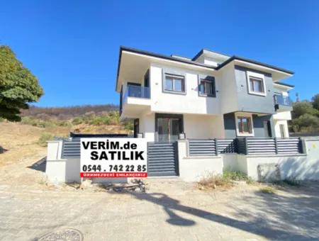 Ürkmez Plajına Çok Yakın Satılık Harika Villa Köşe Konumunda