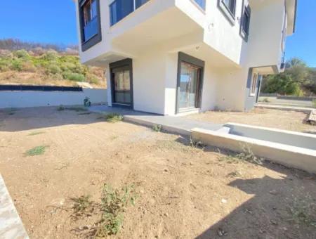 Ürkmez Plajına Çok Yakın Satılık Harika Villa Köşe Konumunda