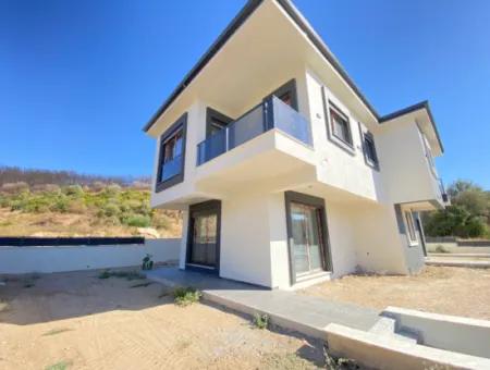 Ürkmez Plajına Çok Yakın Satılık Harika Villa Köşe Konumunda