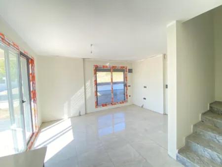 Ürkmez Plajına Çok Yakın Satılık Harika Villa Köşe Konumunda