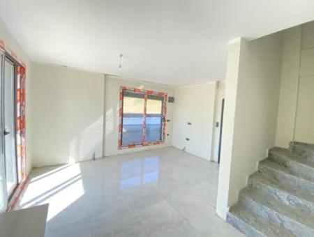 Ürkmez Plajına Çok Yakın Satılık Harika Villa Köşe Konumunda