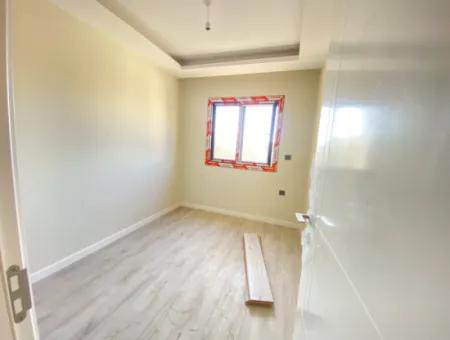 Ürkmez Plajına Çok Yakın Satılık Harika Villa Köşe Konumunda