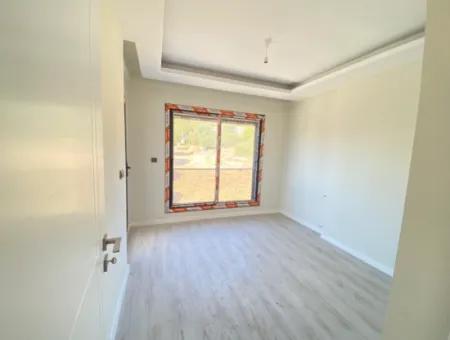 Ürkmez Plajına Çok Yakın Satılık Harika Villa Köşe Konumunda