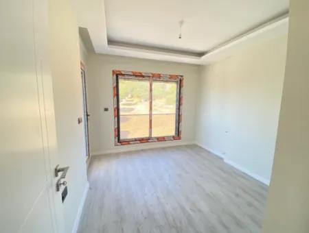Ürkmez Plajına Çok Yakın Satılık Harika Villa Köşe Konumunda