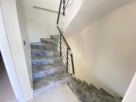 Ürkmez Plajına Çok Yakın Satılık Harika Villa Köşe Konumunda