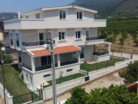 Özdere'de Denize Yakın Doğa Ve Deniz Manzaralı Satılık 6+1 Villa