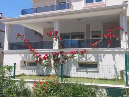 Özdere'de Denize Yakın Doğa Ve Deniz Manzaralı Satılık 6+1 Villa