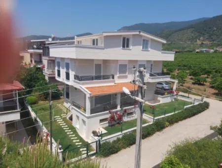 Özdere'de Denize Yakın Doğa Ve Deniz Manzaralı Satılık 6+1 Villa