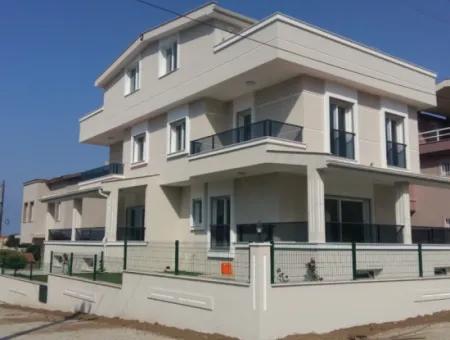 Özdere'de Denize Yakın Doğa Ve Deniz Manzaralı Satılık 6+1 Villa