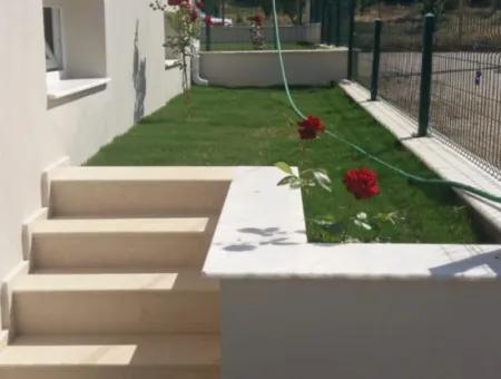 Özdere'de Denize Yakın Doğa Ve Deniz Manzaralı Satılık 6+1 Villa